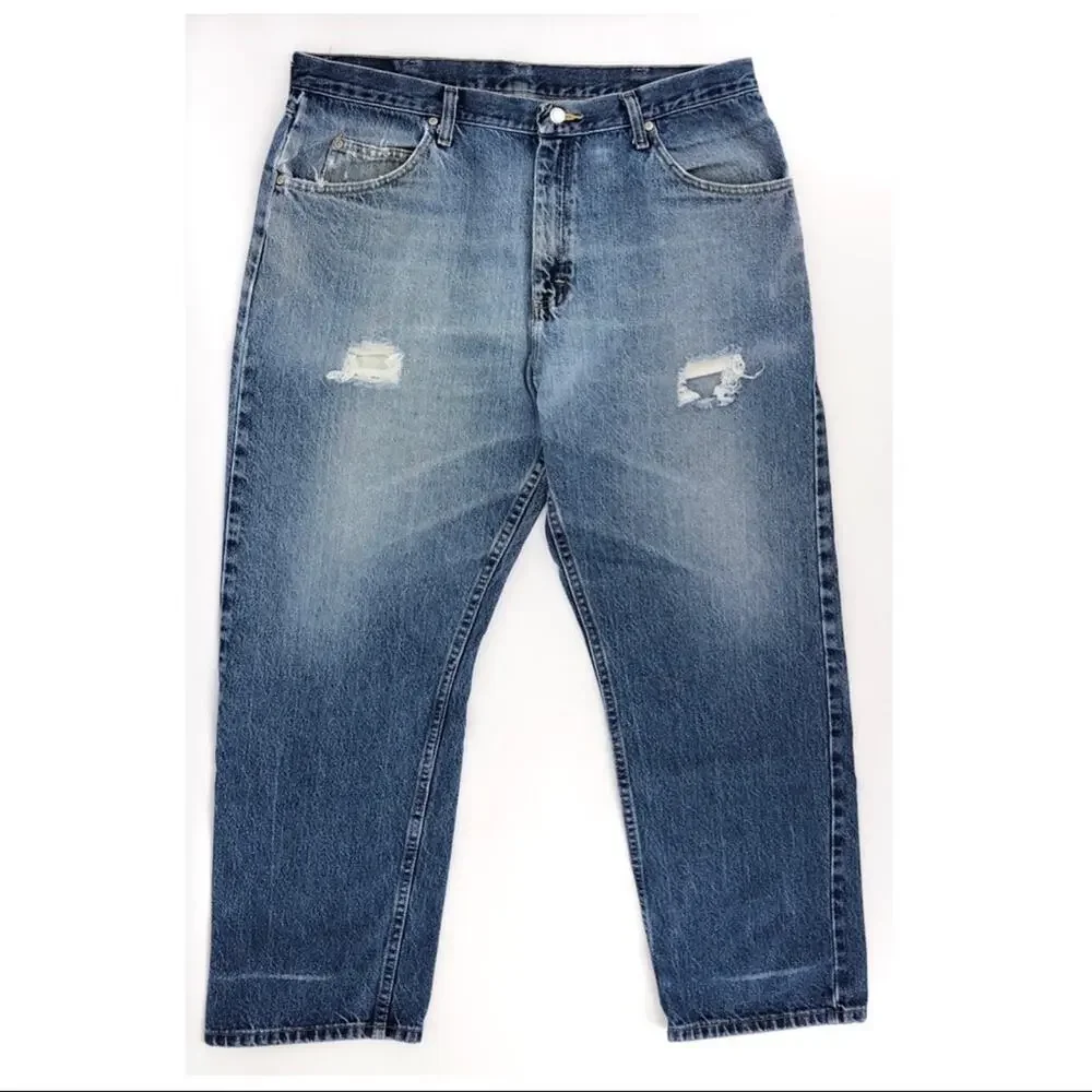 🟡 WRANGLER 38 x 29 distressed jeans